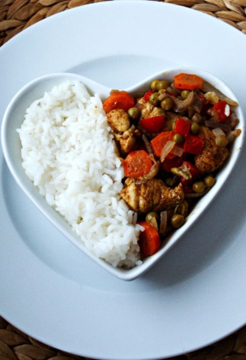 Kurczak z warzywami i ryżem – łatwy i szybki obiad
