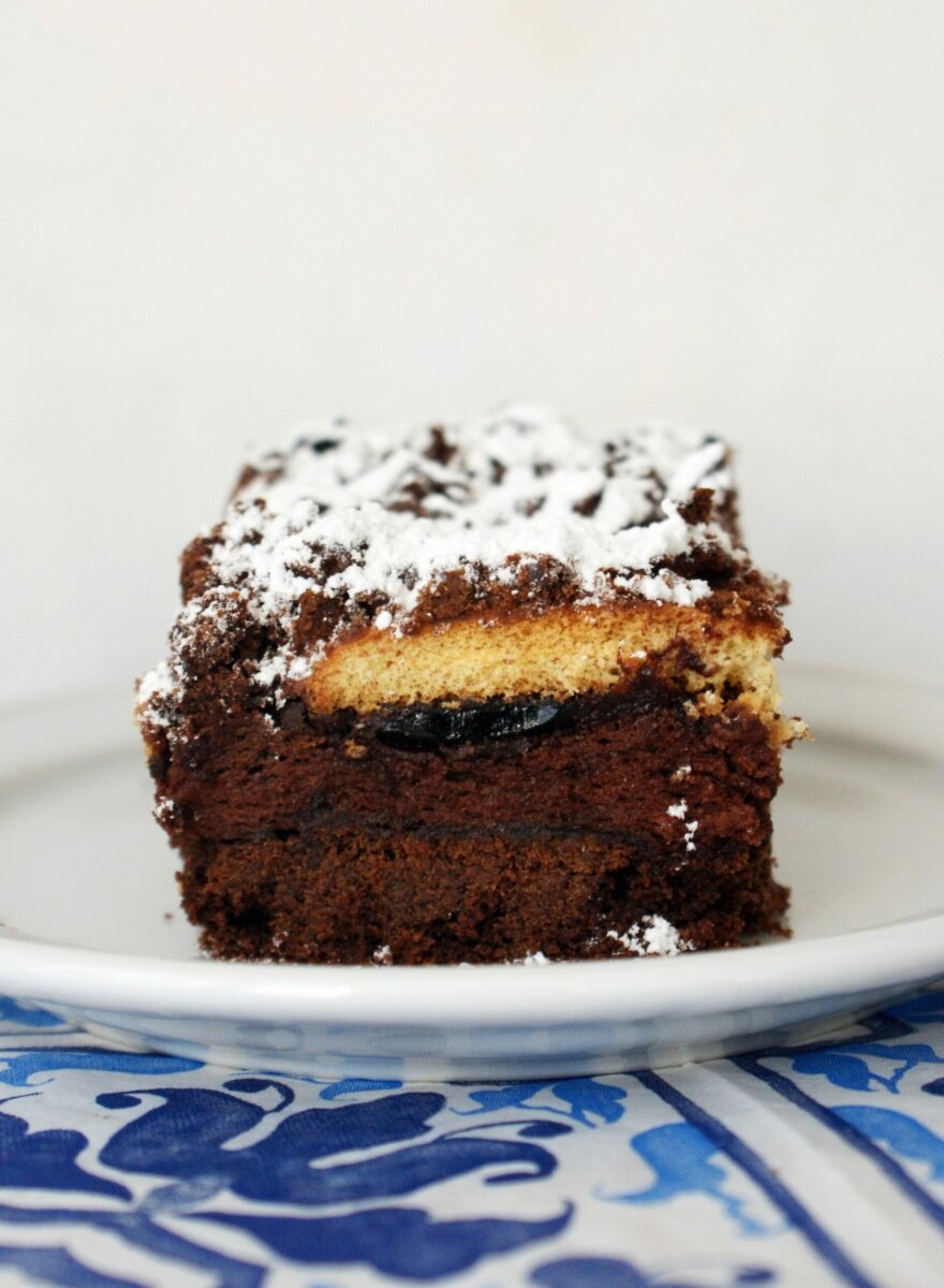 Ciasto czekoladowe z pianka i delicjami 10